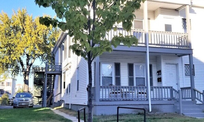 Rimmon Heights Appartement | Stylish First Floor Apartment w/Private Front Porch