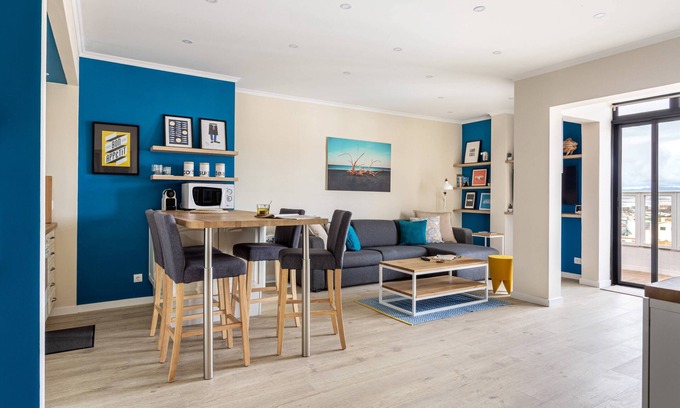 Costa de Caparica Appartement | Stylish flat w/ balcony overlooking the sea