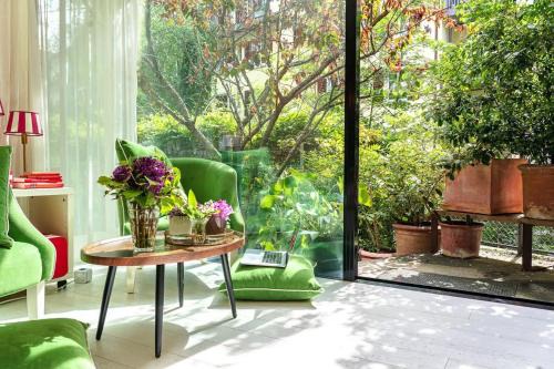 Muhlebach Appartement | Stylish Garden-Gem by Lake: Pet-Friendly & Central