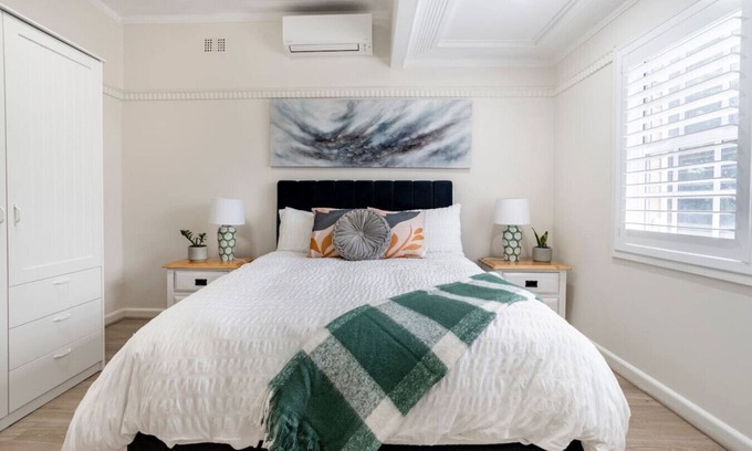 Wollongong CBD Maison | 3BR/1BT short walk to Wollongong Hospital