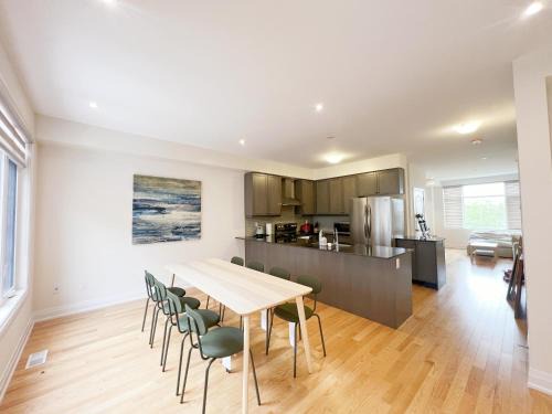 Markham Maison | Stylish Home at Markham city TownCenter Hwy7&Warden unionville