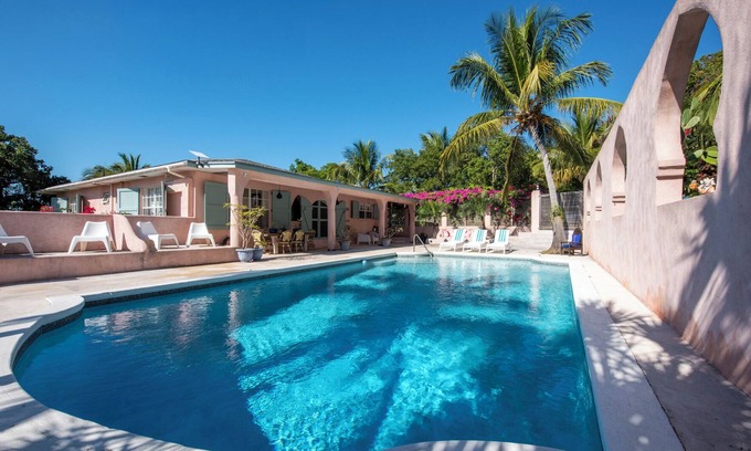 Nassau Maison | Stylish Home w/Sea & Sunset Views, Private Pool, Walk to Restaurants