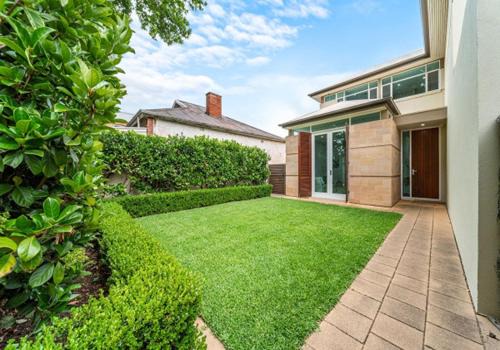 North Adelaide Maison | Stylish Home, Family - Walk to Pub,Cafes, 1KM CBD!