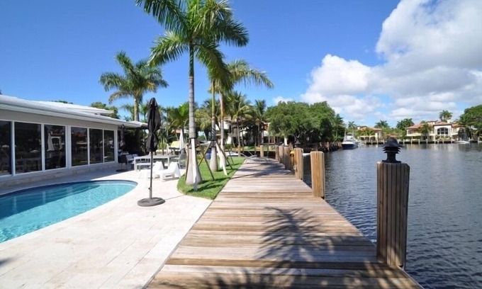 Idlewyld Maison | Maison élégante 280 pieds sur le canal avec une piscine chauffée, 10-12 personnes