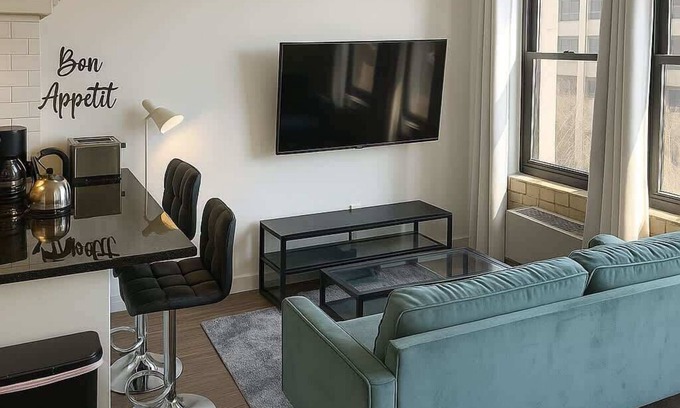 Indian Village Appartement | Stylish HydePark Studio Retreat