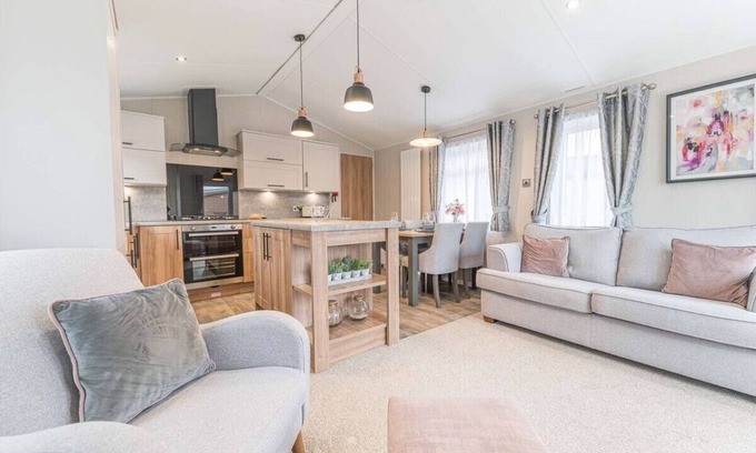 South Lakeland Leisure Village Chalet De Ski | Stylish Lodge on popular holiday park, easy access to Lakes and Dales and free parking
