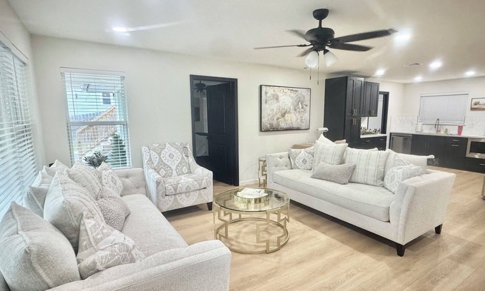 Brenham Maison | Stylish main-level home in historic downtown Brenham—walking distance to shops!