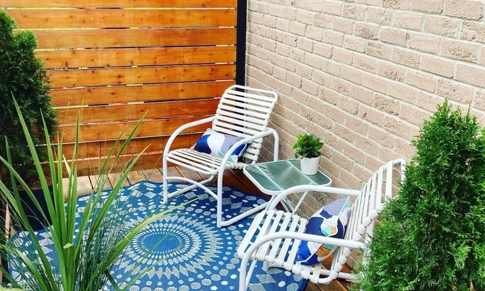 Aurora Appartement | Stylish Main Level Suite with Separate Entrance, Private Patio and 2 Car Parking