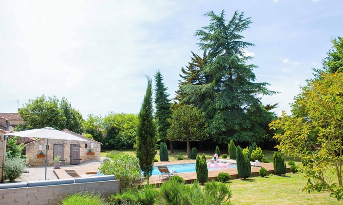 Pouille Autre | Stylish Manor House, 6 Bed, Heated Pool, Gated Garden, Sleeps15, Outdoor Kitchen