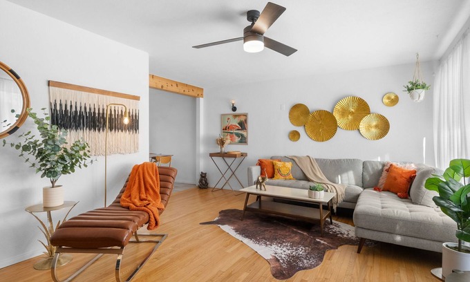 Rolando Village Maison | Stylish Mid-Century Modern Home - Canyon Views & Fenced Yard