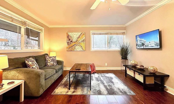Cumming Appartement | Stylish Modern Apt Near Northside Hospital