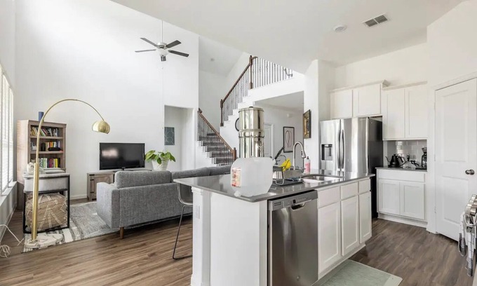 Manchaca Maison | Stylish & Modern Austin Home with Yard & Gated Community Pool