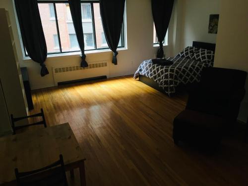 Downtown Montreal Appartement | Stylish Montreal Apartment: Comfortable Stay in the Golden Square Mile