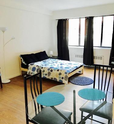 Downtown Montreal Appartement | Stylish Montreal Apartment: Comfortable Stay in the Golden Square Mile