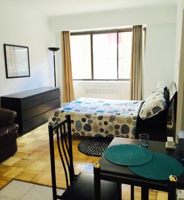 Downtown Montreal Appartement | Stylish Montreal Apartment: Comfortable Stay in the Golden Square Mile