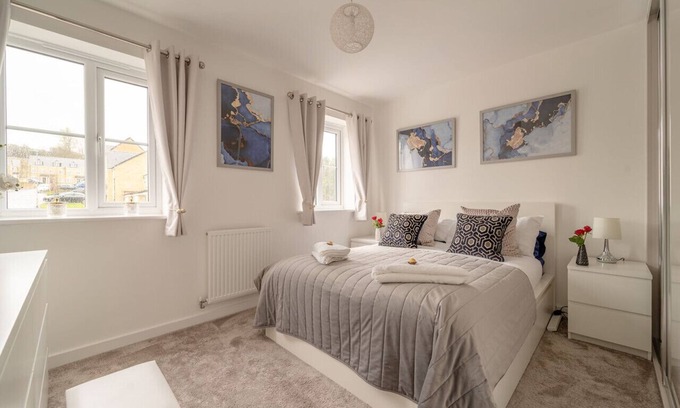 Fence Maison | Stylish new build home central Colne