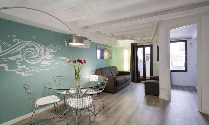 Hostafrancs Appartement | Stylish next to Plaza España, Fira