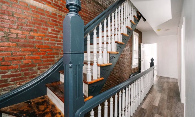 South Oakland Maison | Stylish Oakland Stay for Business & Leisure Private Suites + Shared Common Areas