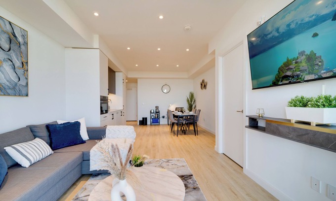 Kitchener Copropriété | Stylish Open Concept Suite in Central KW