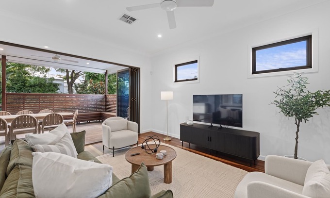 Paddington Maison | Stylish Paddington Home with Outdoor Oasis