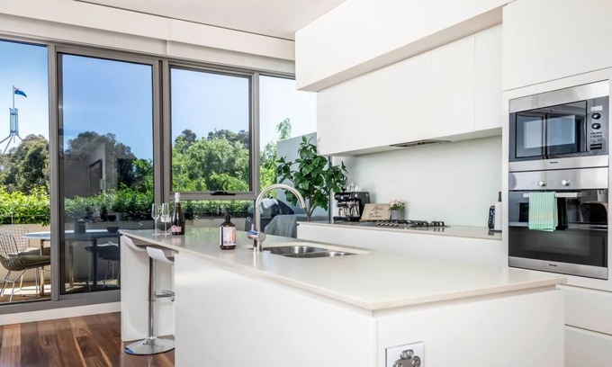 Forrest Appartement | Stylish Penthouse Level Apartment In Capital Hill ACT