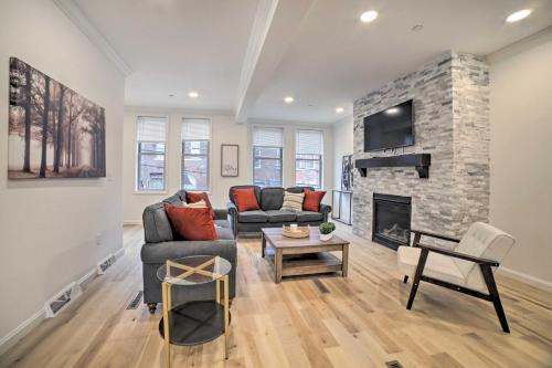 Central Northside Maison | Stylish Pittsburgh Townhouse with City Views!