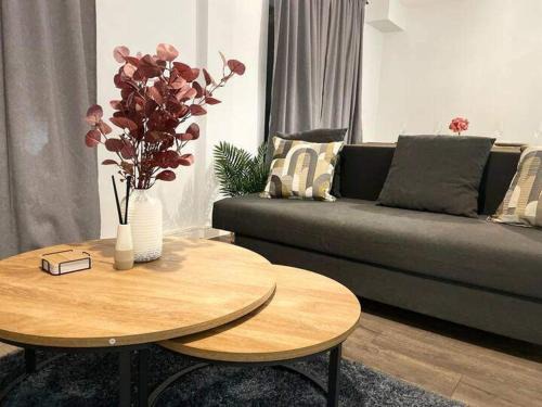 Bordesley Appartement | Stylish Retreat - Sleeps 6 Terrace-2Bedroom-PetsOK