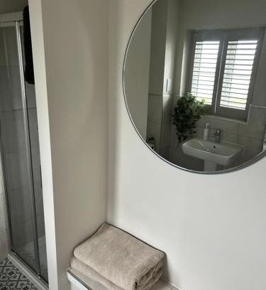 Gotherington Maison | Stylish room for Cheltenham races