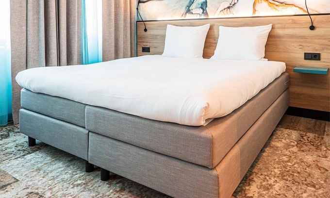 Scheveningen Badplaats Hôtel | Stylish Seaside unit w/E-Bike Rental & Onsite Dining - Seaside Pier nearby