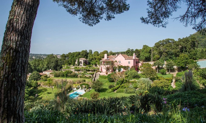 Monserrate Villa | Villas adjacentes élégantes et isolées avec piscines, beaux jardins et vues,