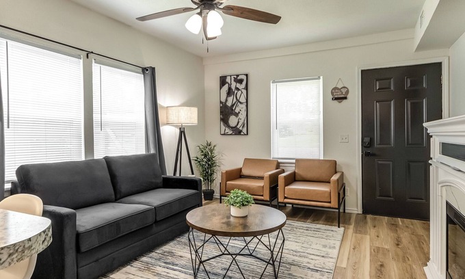 Bartlesville Appartement | Stylish & Serene: Modern Retreat
