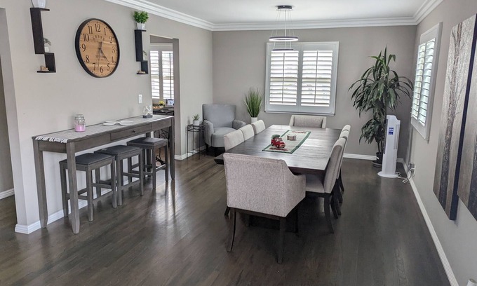 Santa Paula Maison | Stylish & Spacious 2 Bed Home near Ventura Beach