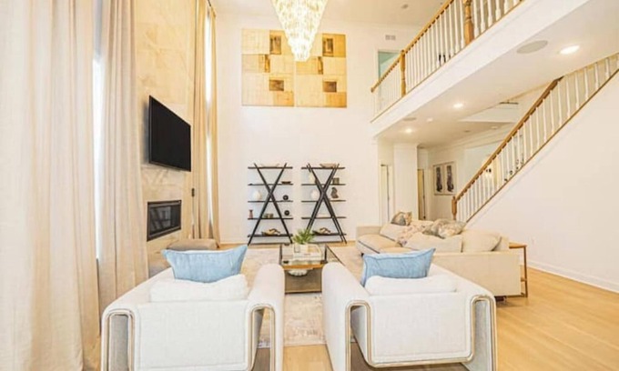 Montpelier Maison | Stylish & spacious 7BR Glen Dale Home w/Game Room