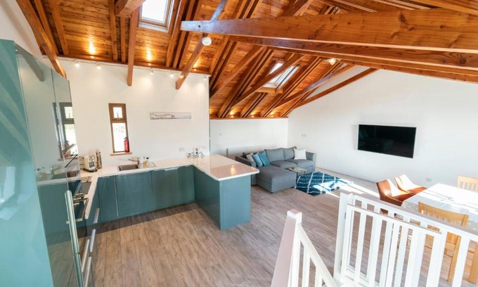 Spiddal Maison | Stylish, Spacious Sea View House