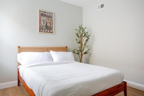 East Passyunk Crossing Appartement | Stylish Stay in Center City, French-Japanese & Minimalist Vibes