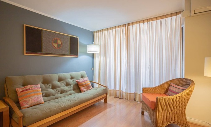El Golf Appartement | Stylish stays adjacent to Costanera Center