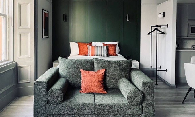 Innerleithen Appartement | Stylish studio-king & twin, en-suite, kitchenette (room 4)