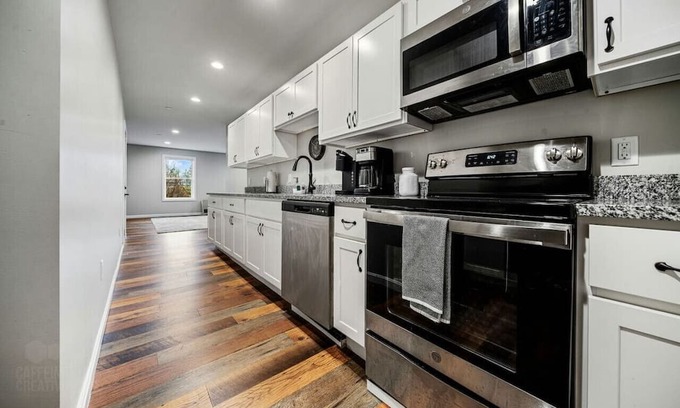 Gorham Appartement | Stylish Studio Retreat | WiFi | Near Gorham Center