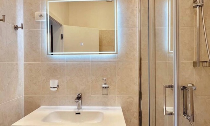 Izola Appartement | Stylish Studio | Terrace & Private Parking Included