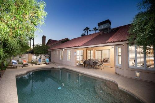 Pecos West Maison | Stylish & Sunny With Heated Pool In The Foothills!