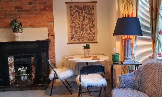Nailsworth Appartement | Prestige-Double-Douche-Vue sur Rue-Studio