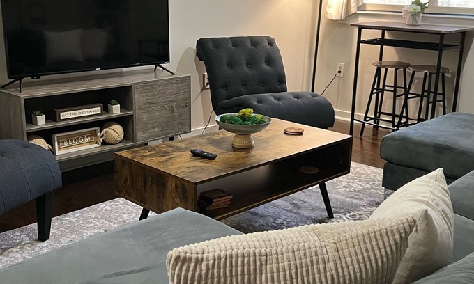 First Ward Maison | Stylish Townhouse In Uptown/1BD Luxury w/City Views/Free Parking & WiFi