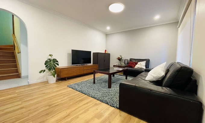 Bentley Maison | Stylish townhouse with a cosy balcony