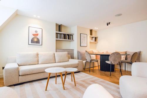 Quartier de la Place-Vendome Appartement | Stylish Triplex with Amazing Terrace near Louvre