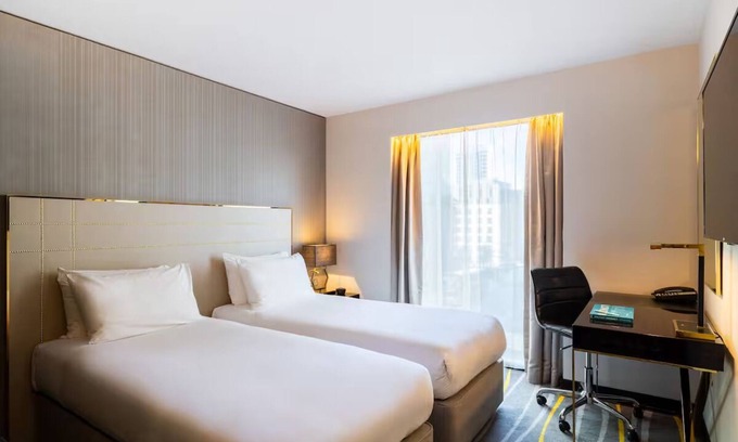 Portsoken Hôtel | Stylish Twin Room w/City Views & Walk-In Shower – Central London Stay