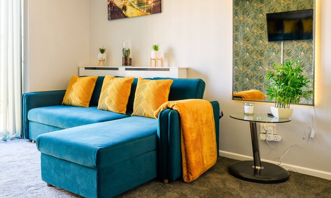 Acocks Green Maison | Stylish two-bed house in Birmingham sleeps up to 6