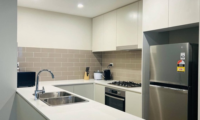 Burwood Appartement | Stylish Two Bedroom Apartment Burwood Sydney close to everything, Free parking