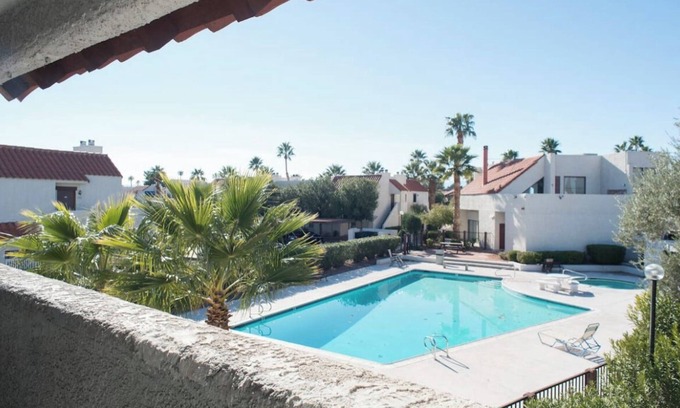 Chinatown Copropriété | Stylish, updated 2bed/2bath 2 miles from the Vegas Strip!