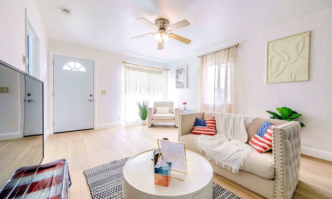 Lower Bal Maison | Stylish Urban Hideaway Steps to BART- 3Beds