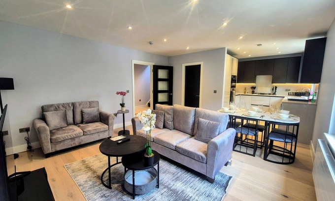 Maida Vale Appartement | Stylish Urban Retreat - Duplex 3 bedroom Apartment (All En-Suite) - Sleeps 6